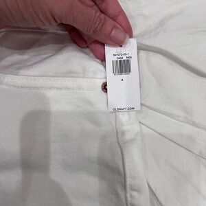 White brand new old navy jeans